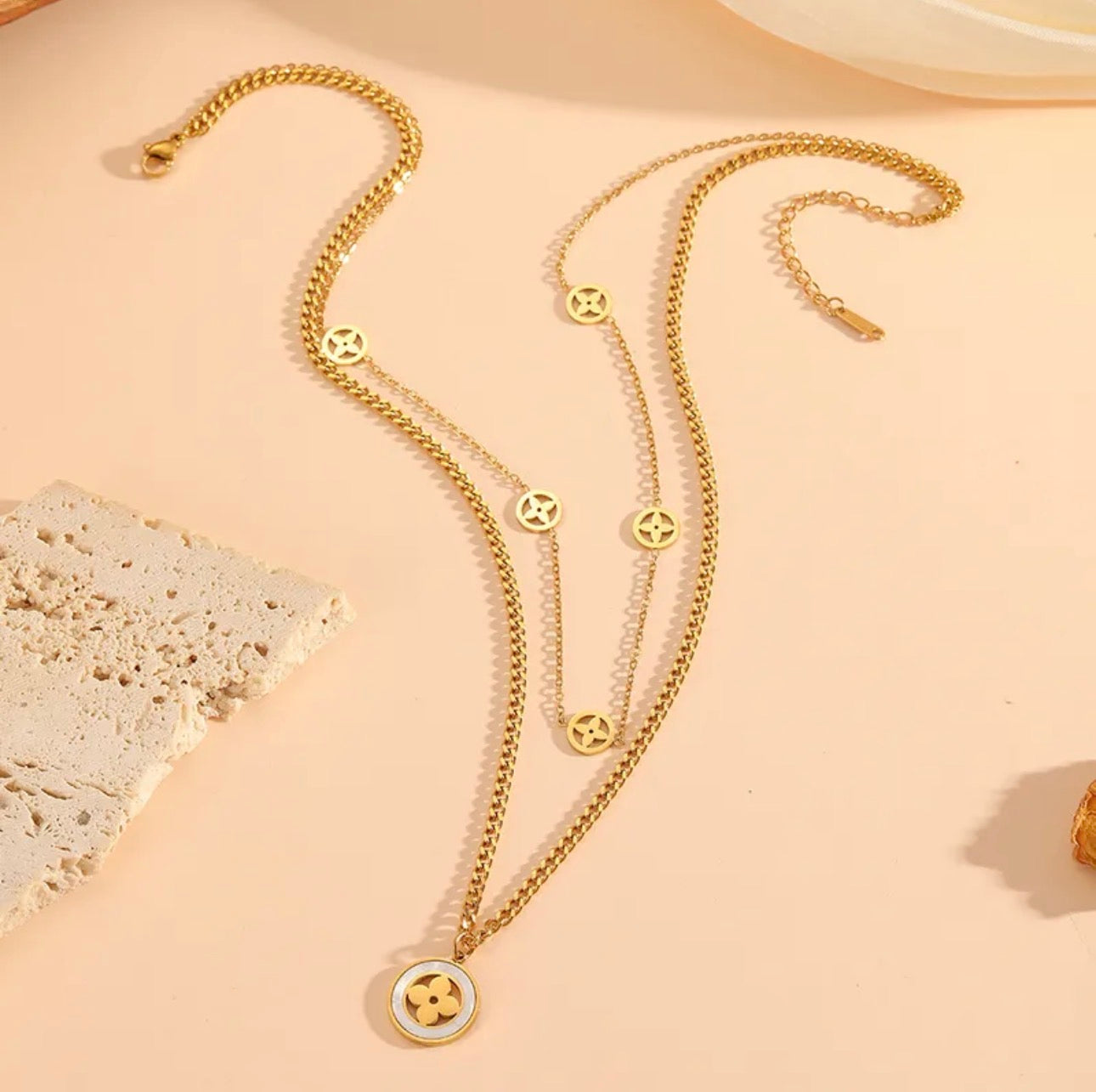 304 Stainless steel Double Layer Chain Vacuum Electroplating (In Furnace) Plated 18K Real Gold Flower , Hollow Versatile Light Luxury Small Flower Shell Necklace For Women