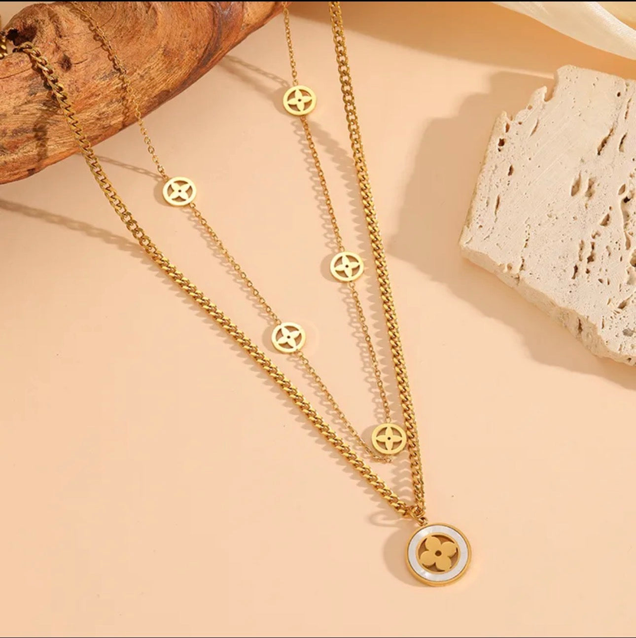 304 Stainless steel Double Layer Chain Vacuum Electroplating (In Furnace) Plated 18K Real Gold Flower , Hollow Versatile Light Luxury Small Flower Shell Necklace For Women